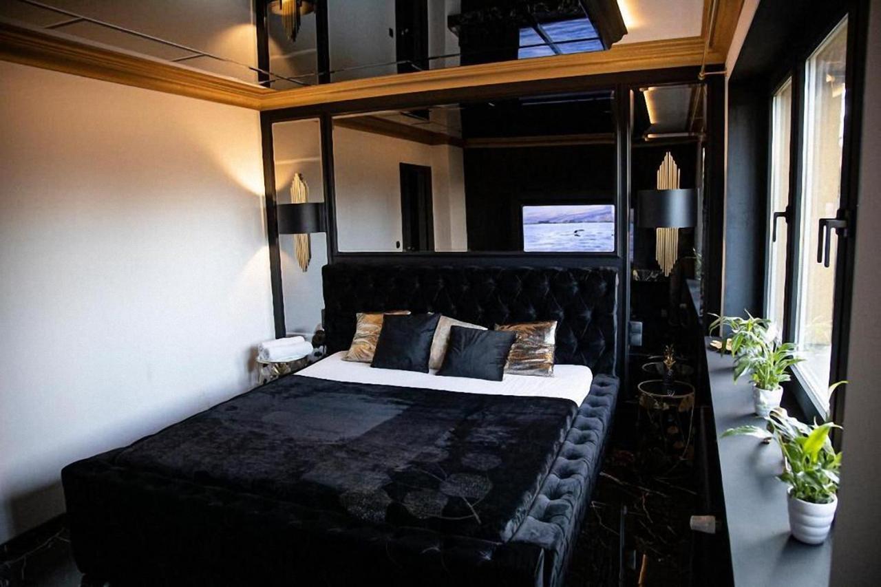 Black Night Willa Pulkowa Appartement Warschau Buitenkant foto